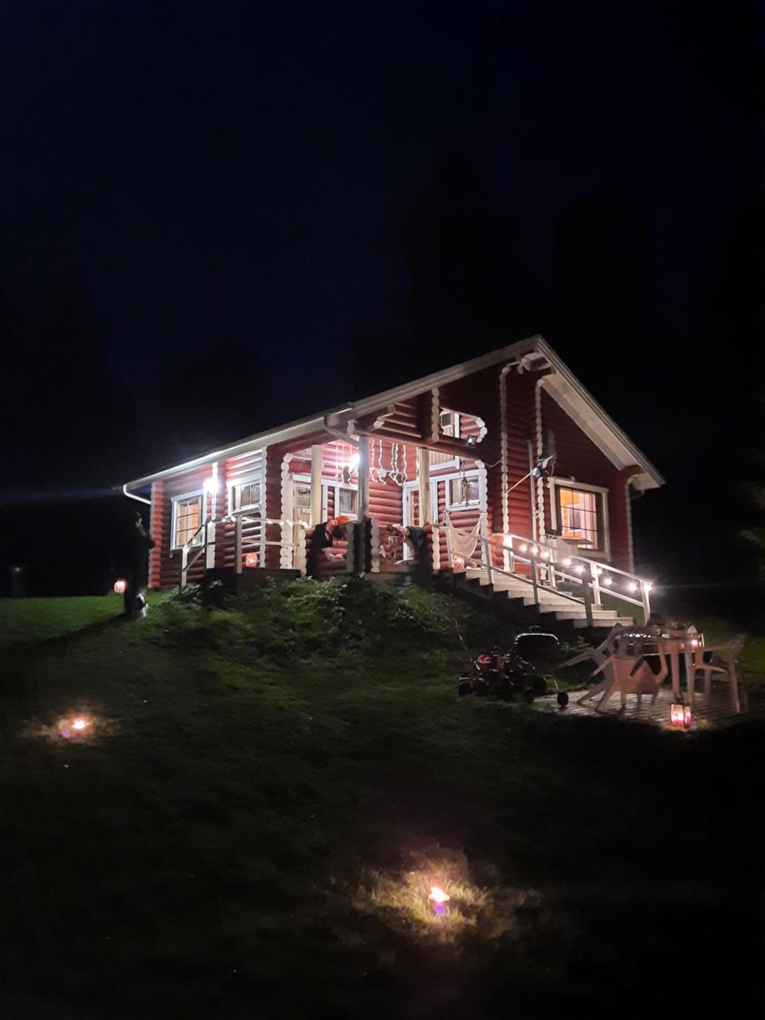 Lapin Villa Hiisi Joen Rannalla 拉努阿 外观 照片